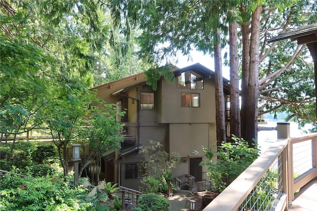181 N Bay Ln Unit 2, Port Ludlow, WA 98165 - view of side of property featuring stucco siding