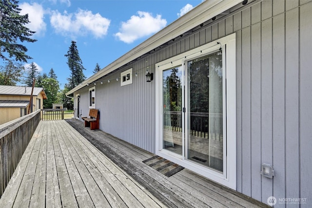 7212 188th Ave E, Bonney Lake, WA 98391 - wooden terrace with an outbuilding