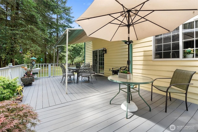 103 Nikula Rd W, Winlock, WA 98596 - wooden deck with outdoor dining space