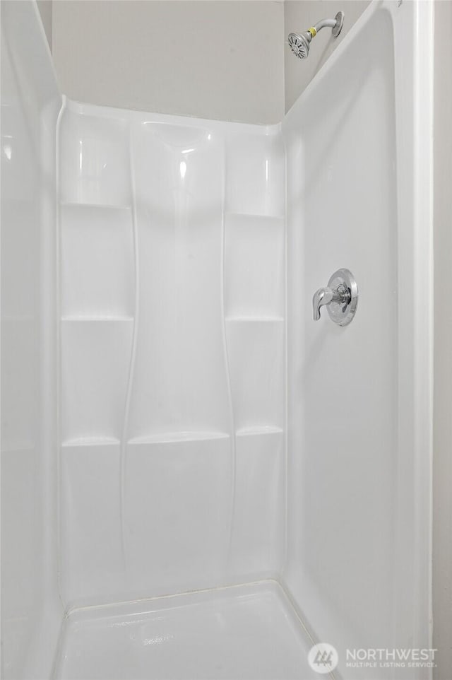 8077 165th Ln NE, Redmond, WA 98052 - full bath featuring a shower