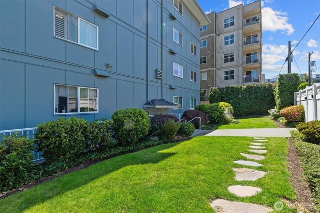 3112 SW Avalon Way Unit 102, Seattle, WA 98126 - view of yard