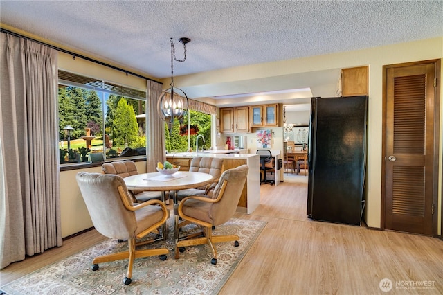 3500 SW 325th St, Federal Way, WA 98023 - dining space featuring a textured ceiling, light wood-type flooring, and a chandelier