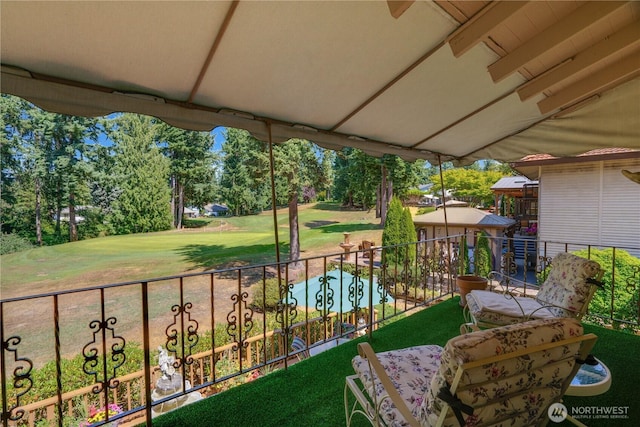 3500 SW 325th St, Federal Way, WA 98023 - view of grassy yard featuring a balcony