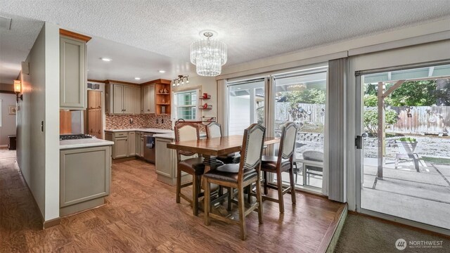 16621 148th Ave SE, Renton, WA 98058 - dining room featuring a chandelier, light wood-style floors, a textured ceiling, and recessed lighting