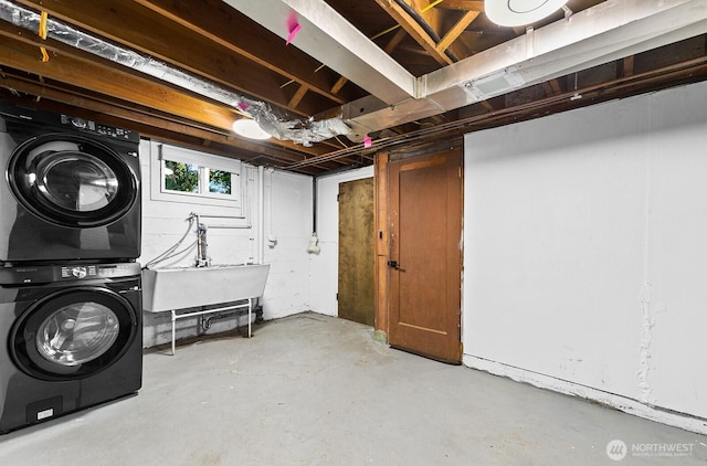 1528 NE 166th St, Shoreline, WA 98155 - laundry area with stacked washer and clothes dryer