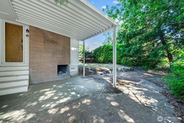 1528 NE 166th St, Shoreline, WA 98155 - view of patio with a carport
