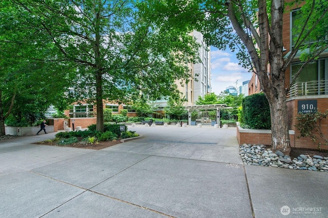 910 Lenora St Unit S403, Seattle, WA 98121 - surrounding community featuring a pergola