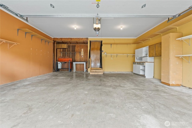 2514 174th Ave NE, Redmond, WA 98052 - garage featuring a garage door opener