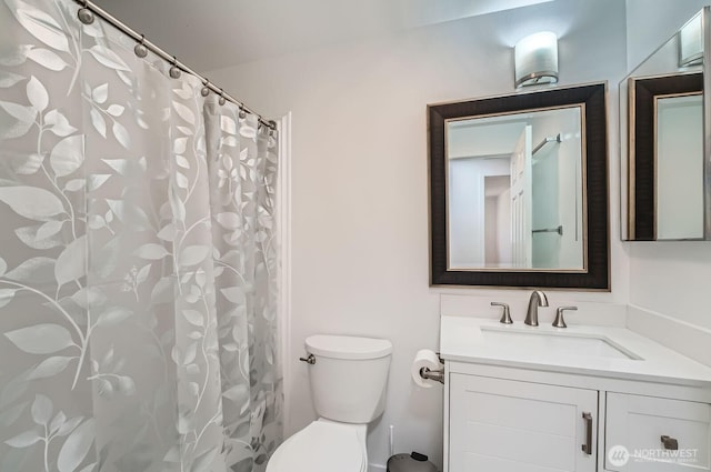 721 S 304th St, Federal Way, WA 98003 - full bath with vanity and a shower with shower curtain