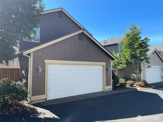 4544 Durham St SE, Lacey, WA 98503 - view of garage