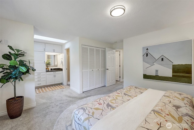207 215th St SE, Bothell, WA 98021 - bedroom featuring light colored carpet, ensuite bath, and a closet