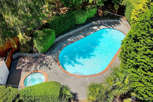 207 215th St SE, Bothell, WA 98021 - view of pool featuring an in-ground hot tub