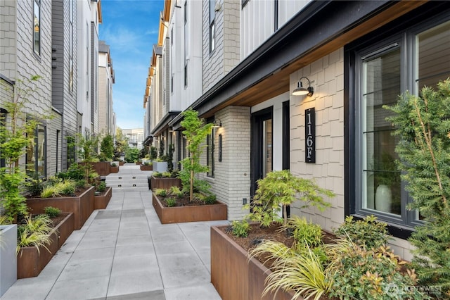 112C 2nd St S, Kirkland, WA 98033 - surrounding community featuring a garden