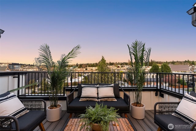 112C 2nd St S, Kirkland, WA 98033 - view of deck at dusk
