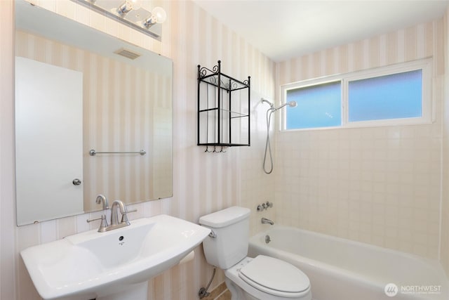 16548 115th Ave SE, Renton, WA 98055 - bathroom with wallpapered walls and shower / tub combination