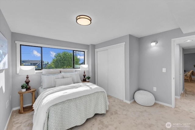 619 8th Ave S, Edmonds, WA 98020 - bedroom with a closet and light carpet