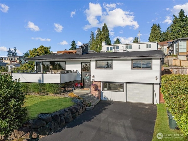 619 8th Ave S, Edmonds, WA 98020 - view of front facade with an attached garage and driveway