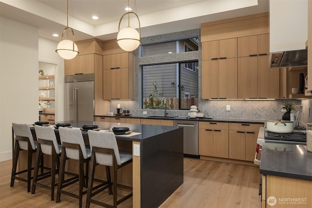 11618 NE 111th St, Kirkland, WA 98033 - kitchen with premium appliances, modern cabinets, dark countertops, light wood finished floors, and recessed lighting