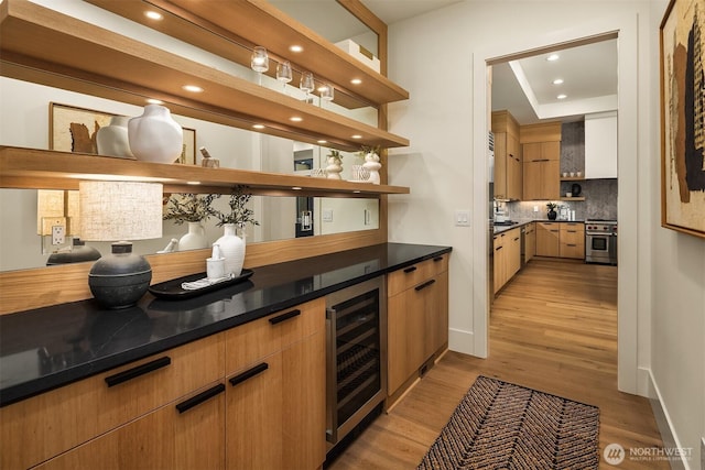 11618 NE 111th St, Kirkland, WA 98033 - indoor bar featuring wine cooler, light wood finished floors, high end stove, tasteful backsplash, and recessed lighting