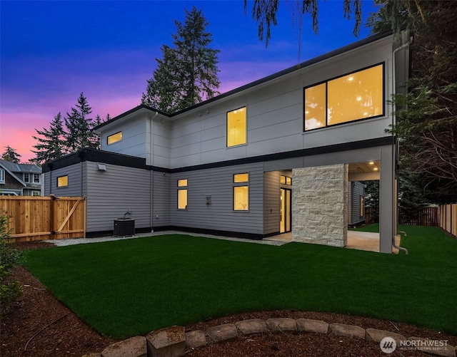 11618 NE 111th St, Kirkland, WA 98033 - rear view of property