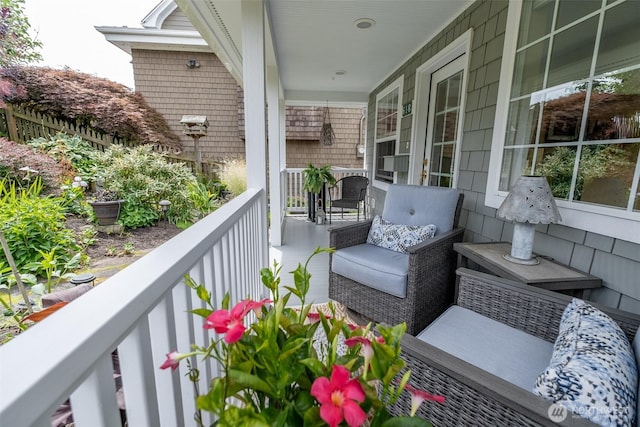 618 12th St, Bellingham, WA 98225 - view of covered porch