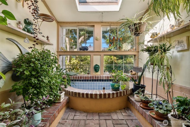 511 N Iron St, Centralia, WA 98531 - sunroom with a skylight