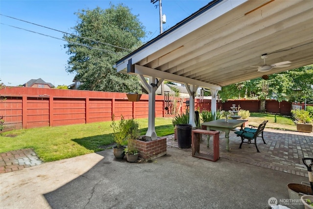 511 N Iron St, Centralia, WA 98531 - fenced backyard with a patio area and a ceiling fan