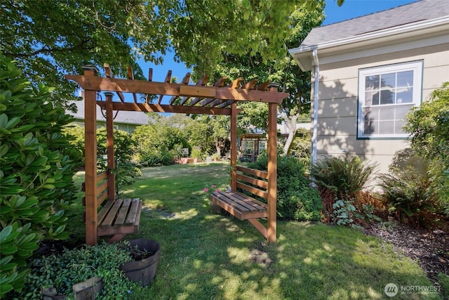 511 N Iron St, Centralia, WA 98531 - view of green lawn featuring a pergola