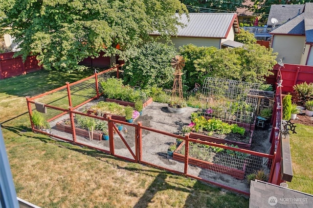 511 N Iron St, Centralia, WA 98531 - gate with a vegetable garden