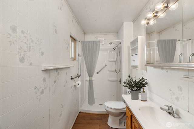 2507 Bay Ave, Hoquiam, WA 98550 - full bath with wood finished floors, vanity, and curtained shower