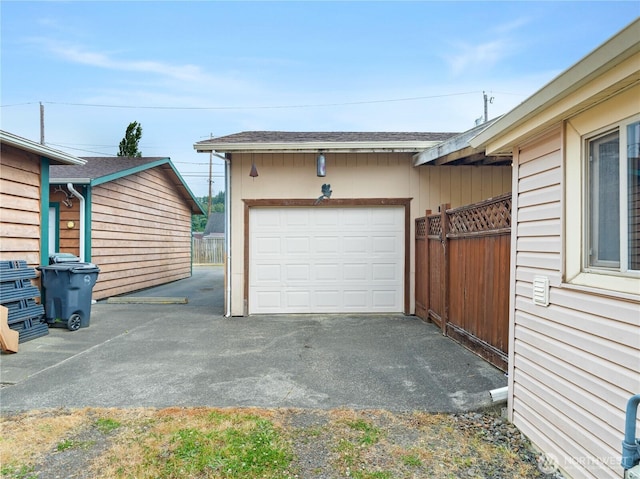 2507 Bay Ave, Hoquiam, WA 98550 - view of garage