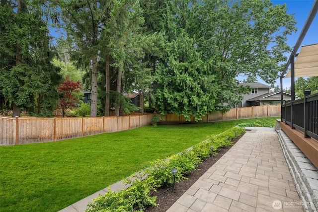14821 117th Pl NE, Kirkland, WA 98034 - fenced backyard featuring a patio