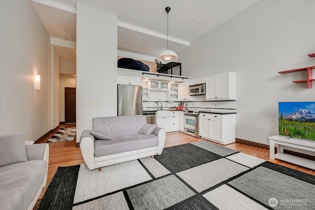 201 Galer St Unit 362, Seattle, WA 98109 - living room featuring light wood-type flooring and a towering ceiling