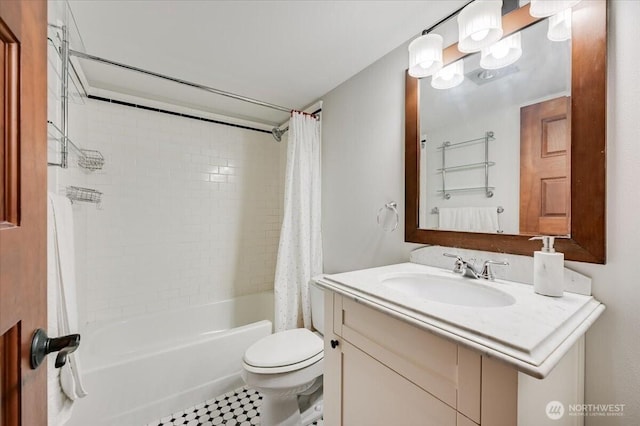 201 Galer St Unit 362, Seattle, WA 98109 - full bath with shower / tub combo with curtain and vanity