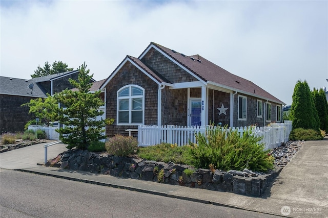 2603 Sea Crest Ln, Long Beach, WA 98631 - ranch-style home featuring a fenced front yard