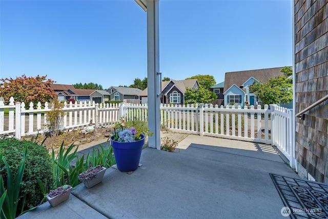 2603 Sea Crest Ln, Long Beach, WA 98631 - view of patio with a residential view