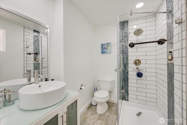 701 Mountain View Dr, Mount Vernon, WA 98273 - full bathroom featuring a shower stall and vanity