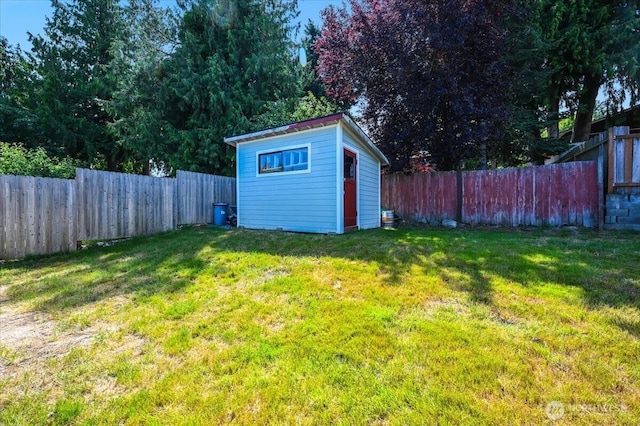 701 Mountain View Dr, Mount Vernon, WA 98273 - fenced backyard featuring a storage shed