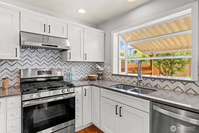 10873 SE 214th Pl, Kent, WA 98031 - kitchen with stainless steel appliances, under cabinet range hood, white cabinetry, backsplash, and recessed lighting