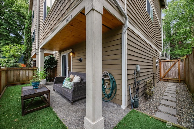 9217 Roosevelt Way NE Unit B, Seattle, WA 98115 - fenced backyard with a patio