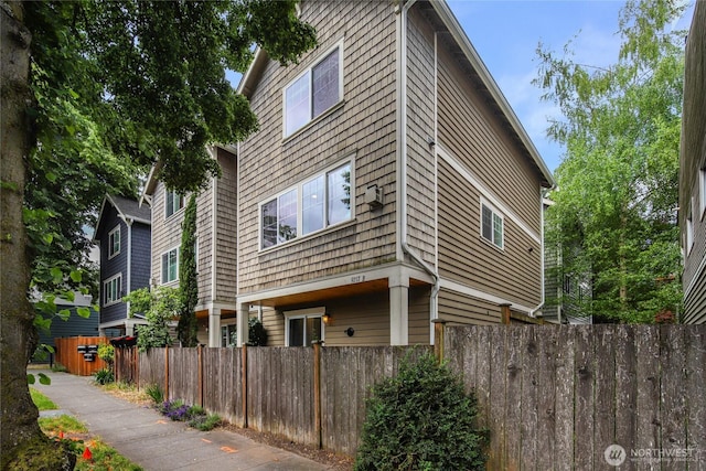 9217 Roosevelt Way NE Unit B, Seattle, WA 98115 - view of side of property