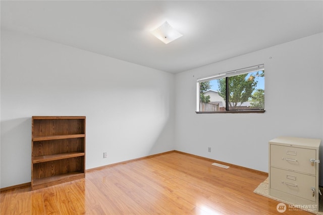 802 39th Pl, Bellingham, WA 98229 - empty room with wood finished floors