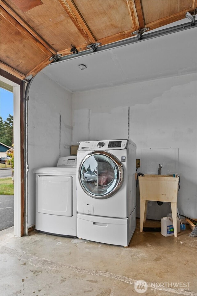 802 39th Pl, Bellingham, WA 98229 - washroom with washer and dryer and a garage
