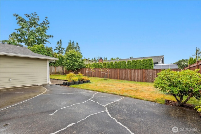 802 39th Pl, Bellingham, WA 98229 - view of basketball court with a fenced backyard