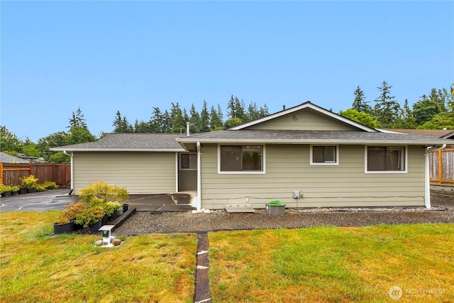 802 39th Pl, Bellingham, WA 98229 - view of front of house with a shingled roof