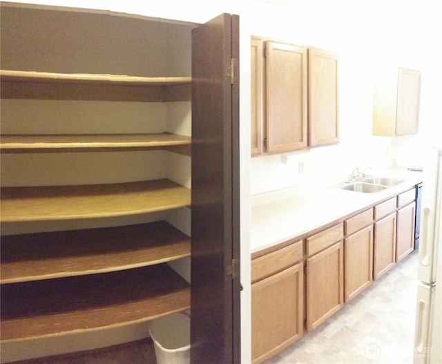 906 S 22nd Ct, Mount Vernon, WA 98274 - pantry with a sink