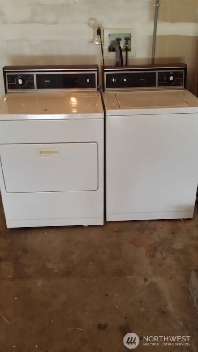 906 S 22nd Ct, Mount Vernon, WA 98274 - laundry area featuring washing machine and clothes dryer