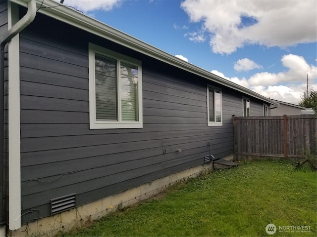 906 S 22nd Ct, Mount Vernon, WA 98274 - view of side of home