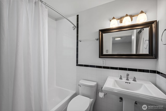 604 N 3rd St Unit 8, Tacoma, WA 98403 - full bathroom featuring shower / tub combo with curtain and tile walls