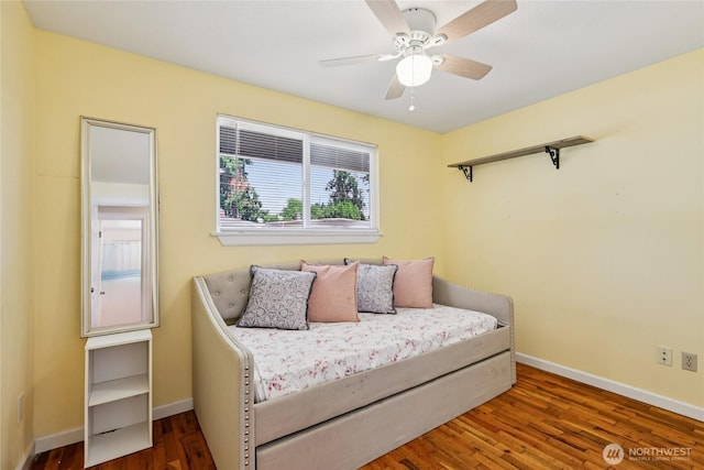 1106 SE 26th St, Auburn, WA 98002 - sitting room featuring wood finished floors and ceiling fan